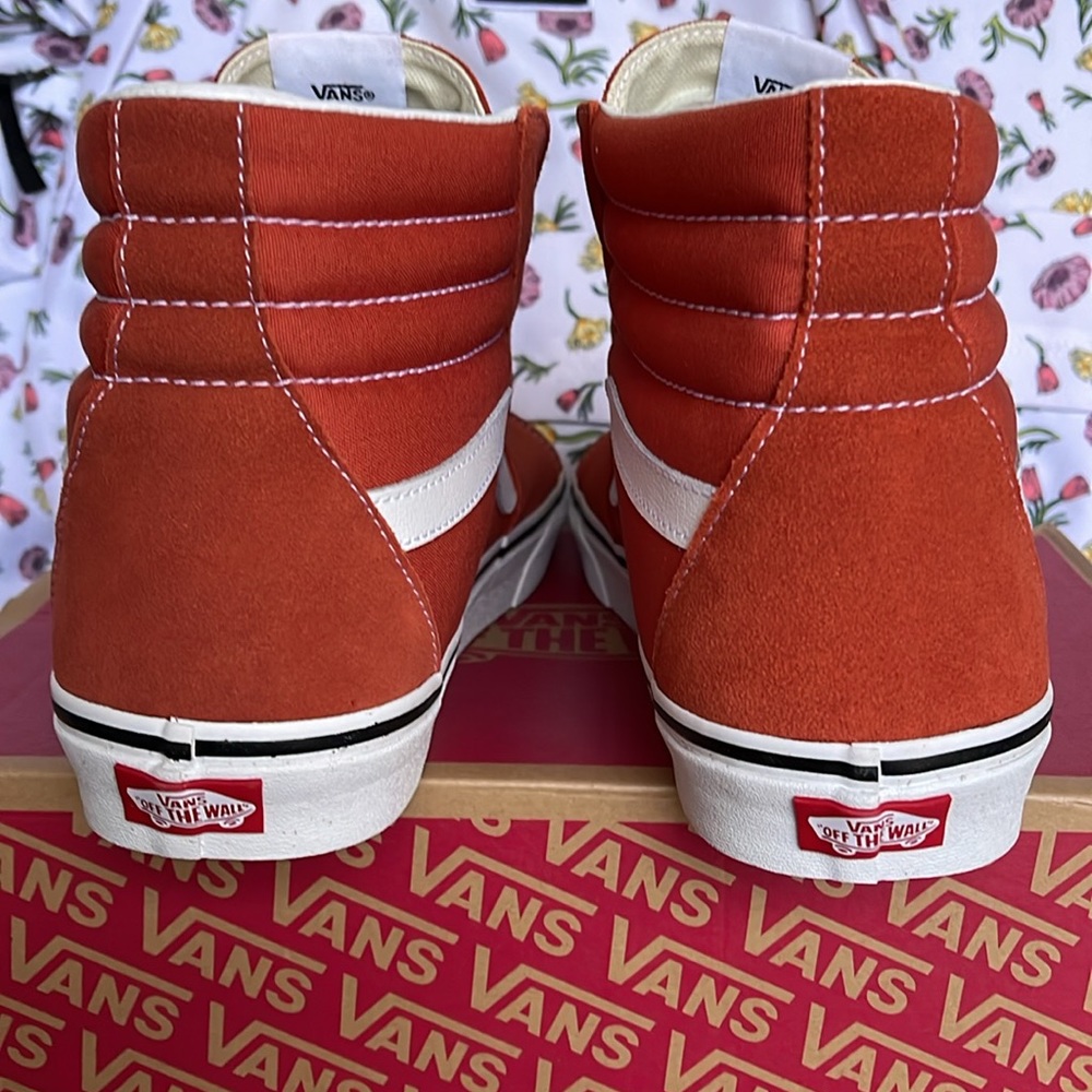 Vans WMNS Sk8-Hi
Color Theory Burnt Ochre
VN0005U9GWP
Sneakers - Picture 14 of 16